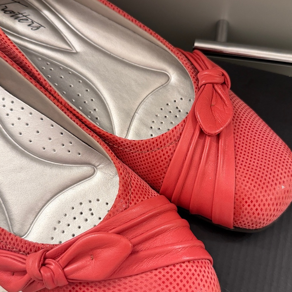 Trotters fuschia shoes in size 9 M - Picture 6 of 8